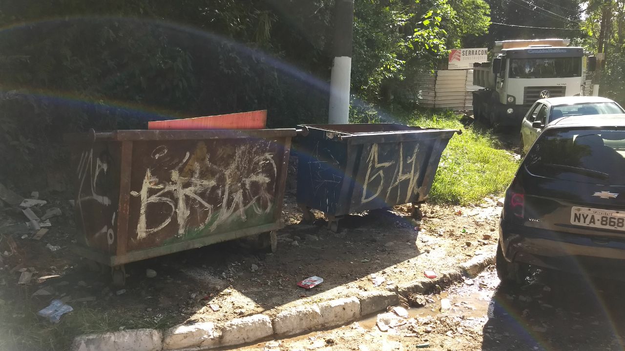 Vandalismo no bairro do Despézio, em São Lourenço da Serra